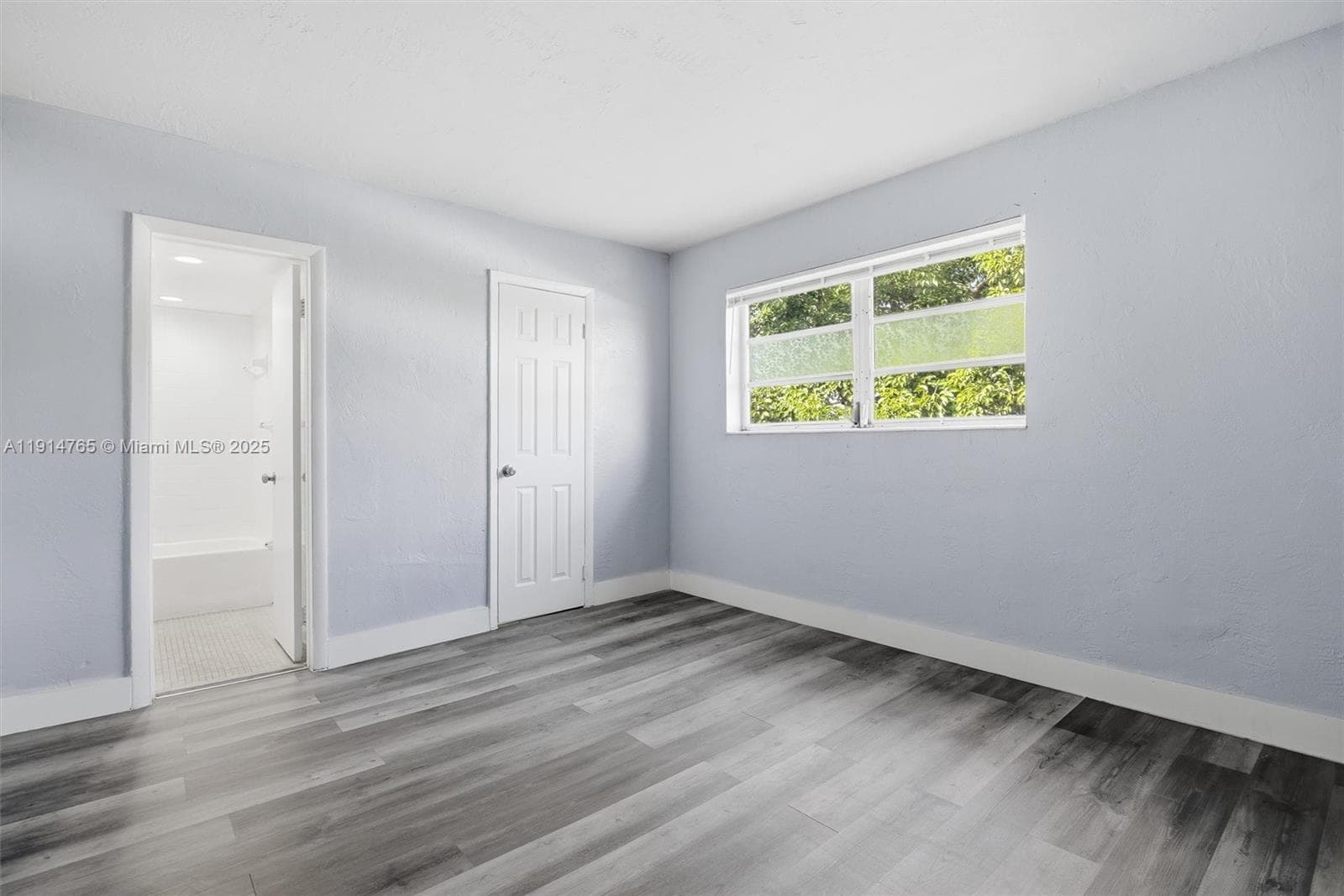 2405 NW 135th St 228 photo 9