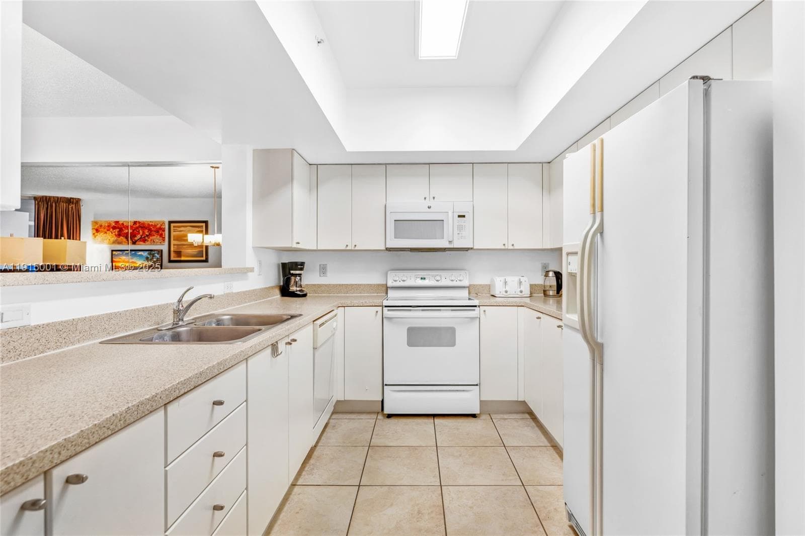 17375 Collins Ave 1005 photo 2