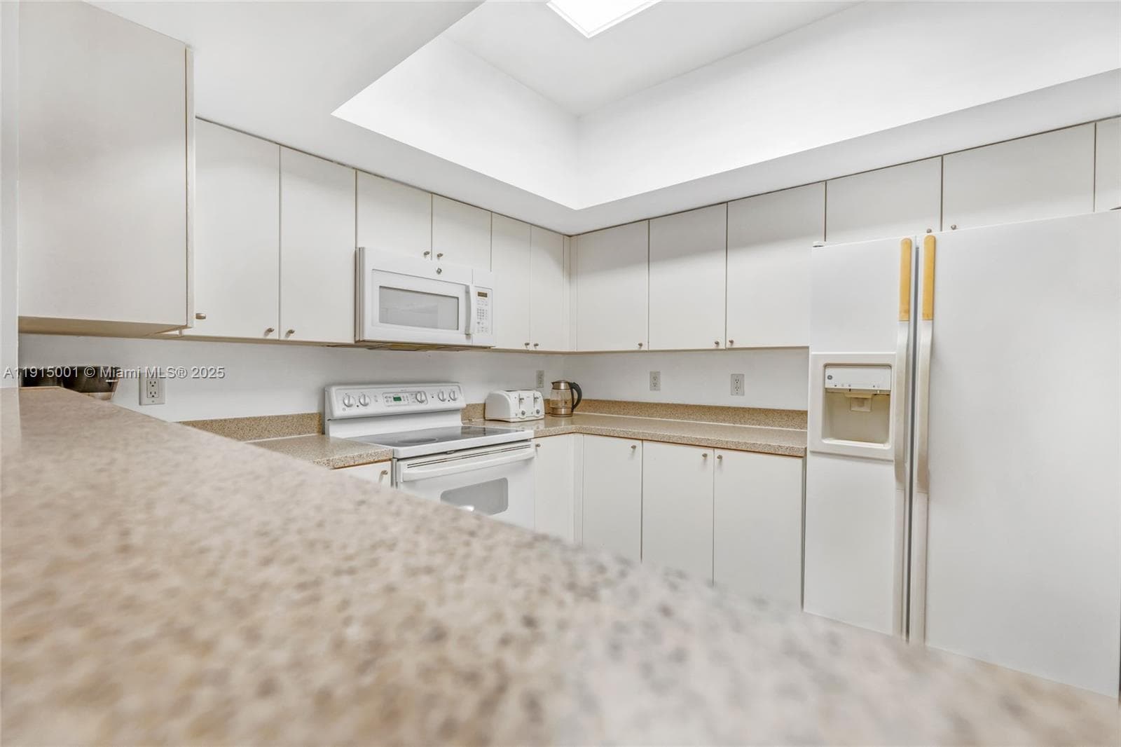 17375 Collins Ave 1005 photo 3