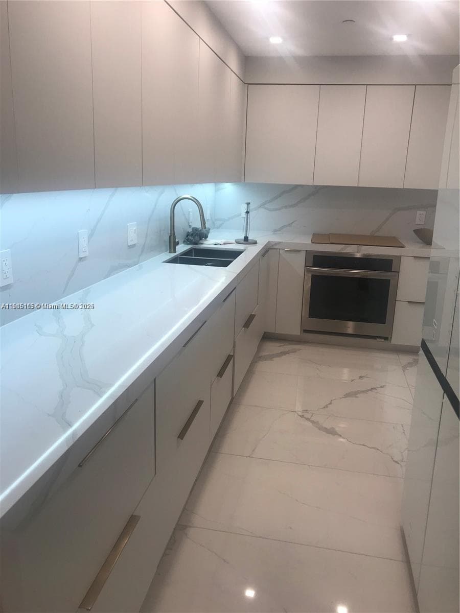 10185 Collins Ave 516 photo 1