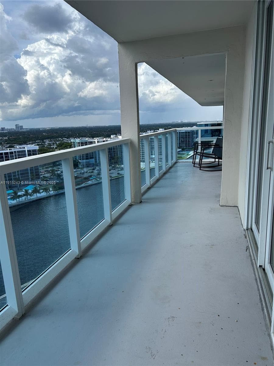 3800 S Ocean Dr 1823 photo 2
