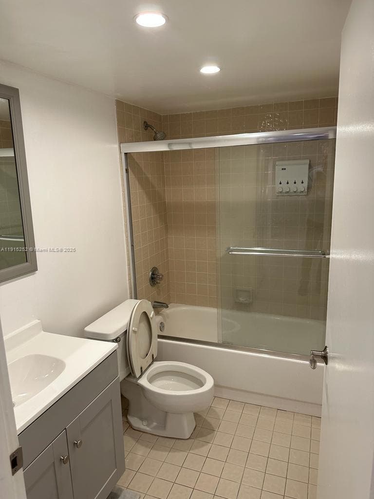 1621 Collins Ave 505 photo 13