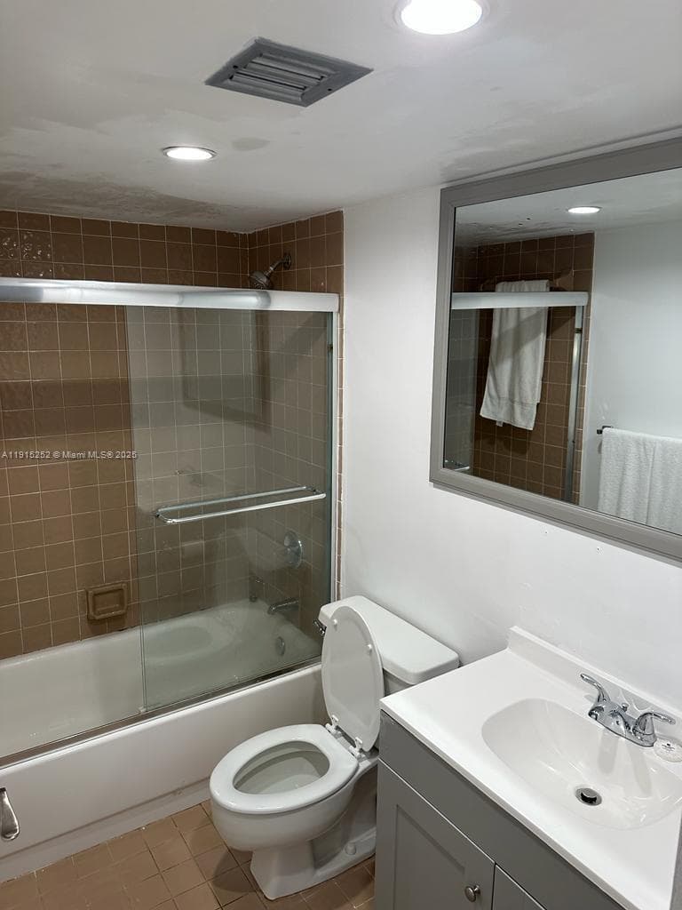 1621 Collins Ave 505 photo 12