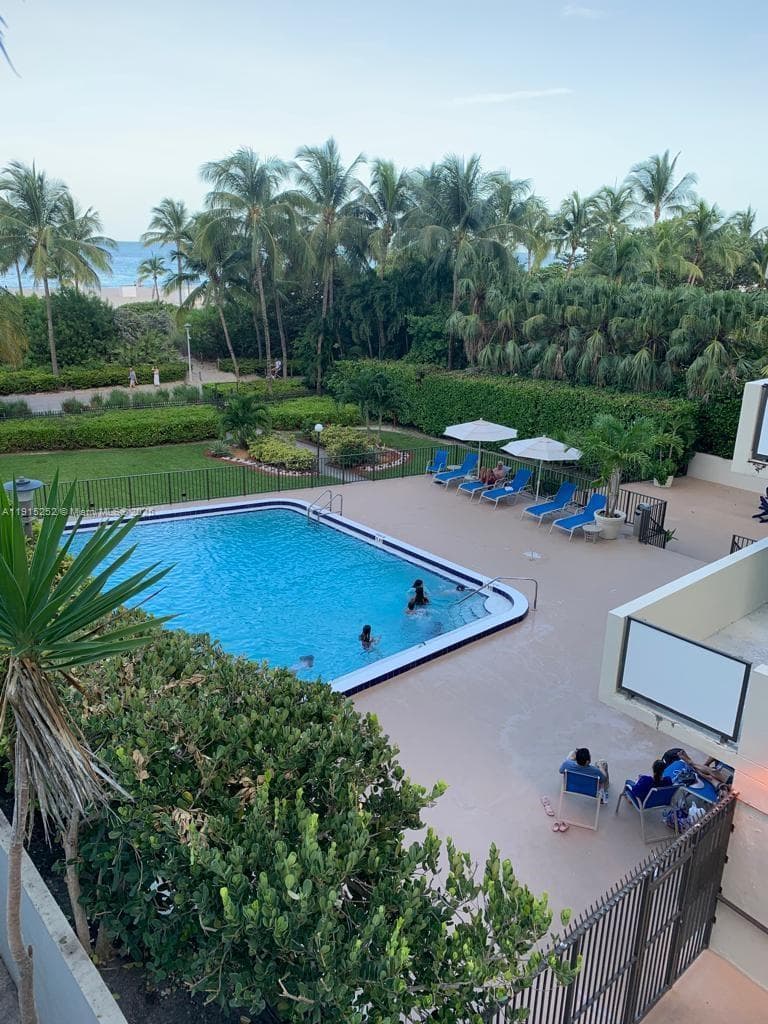1621 Collins Ave 505 photo 7