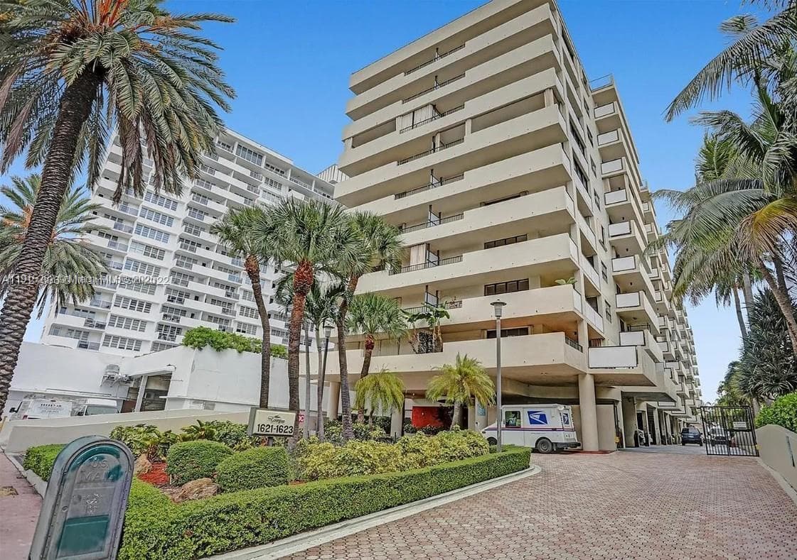 1621 Collins Ave 505 photo 1