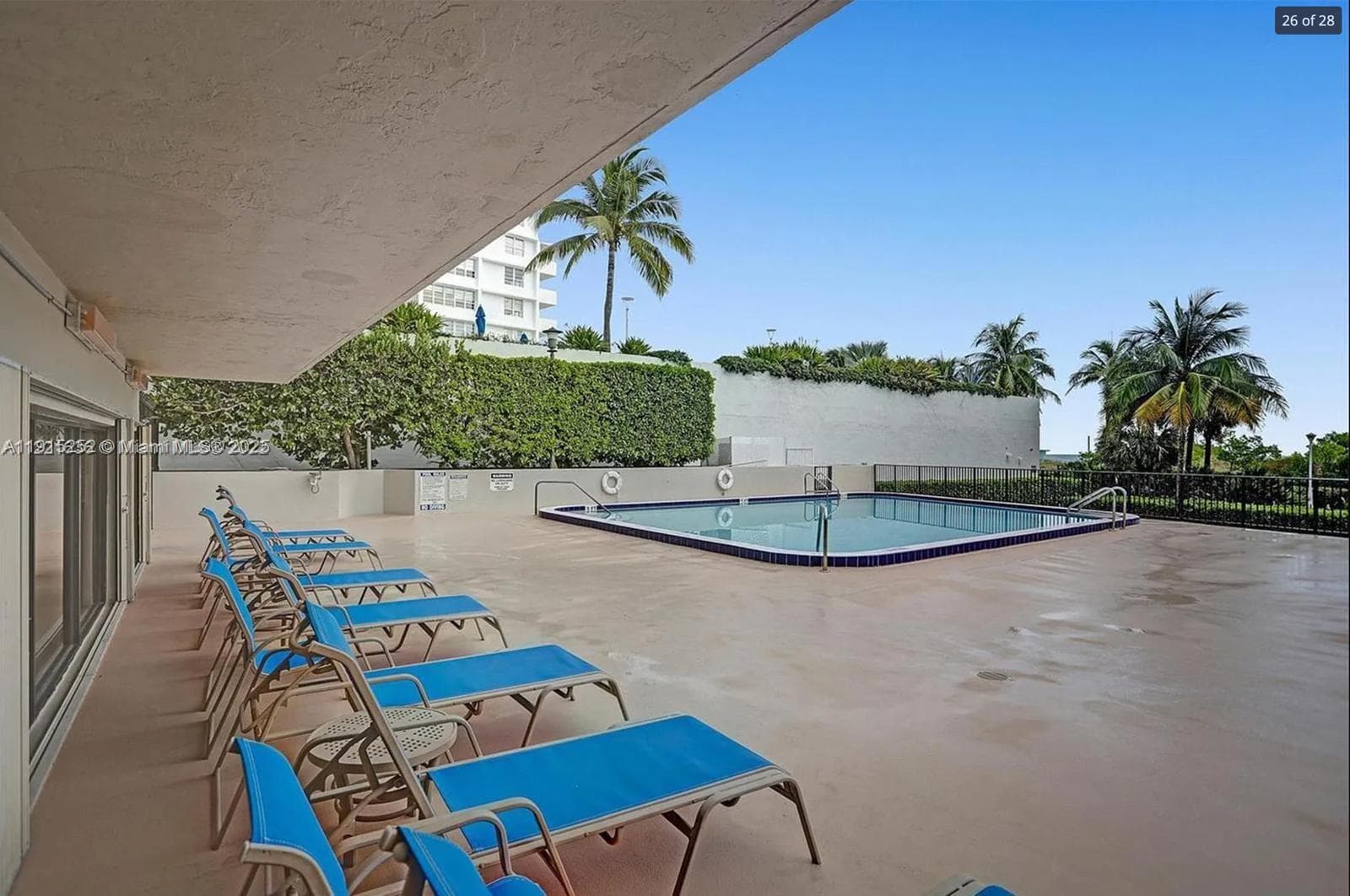 1621 Collins Ave 505 photo 5