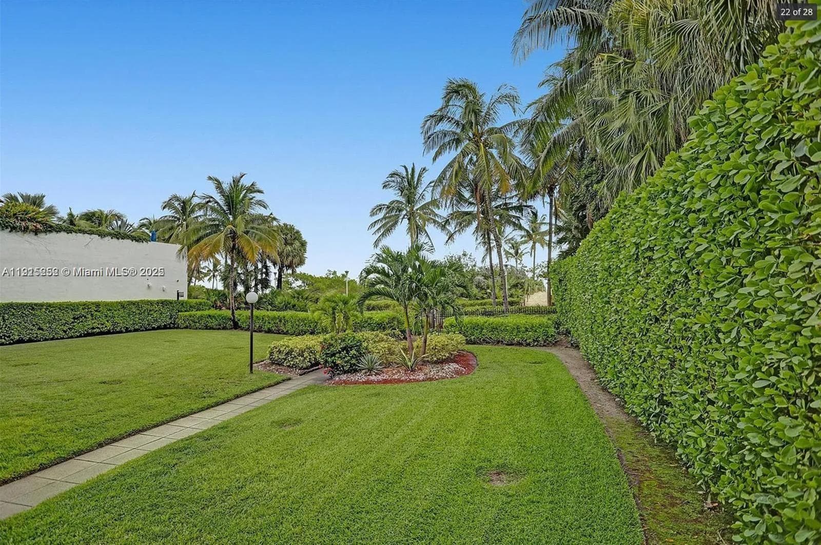 1621 Collins Ave 505 photo 9