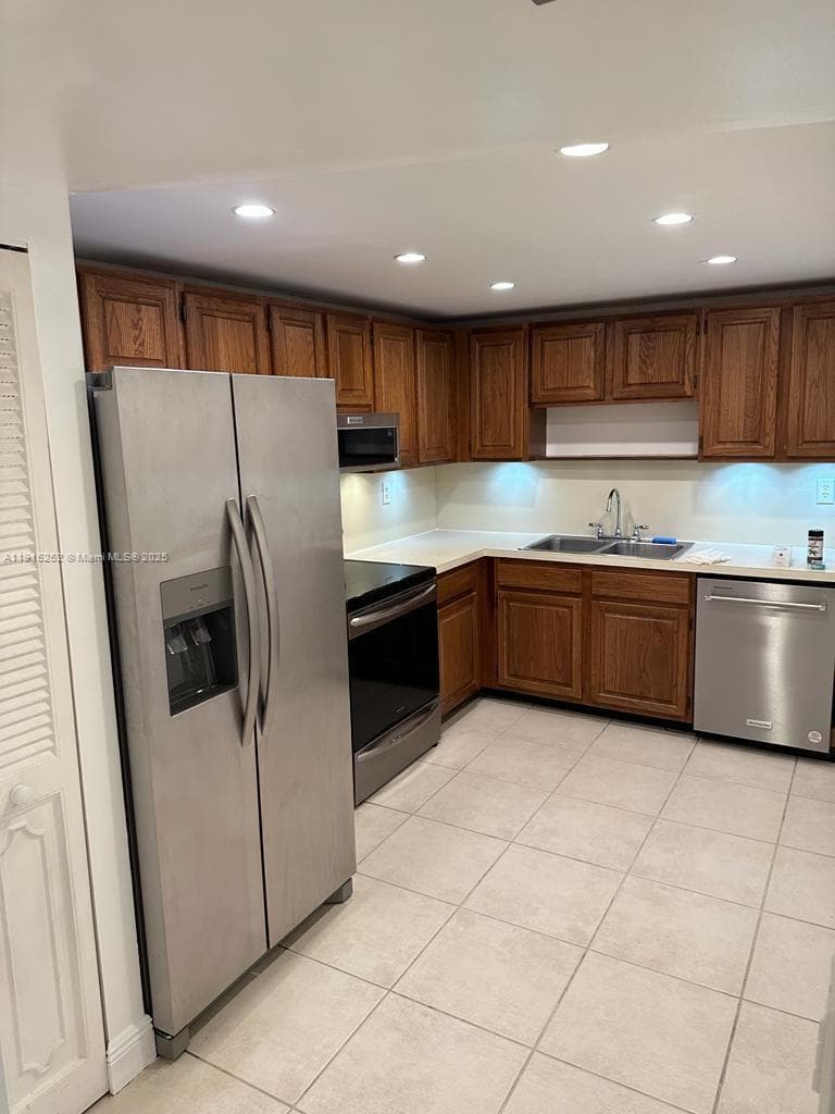 1621 Collins Ave 505 photo 10