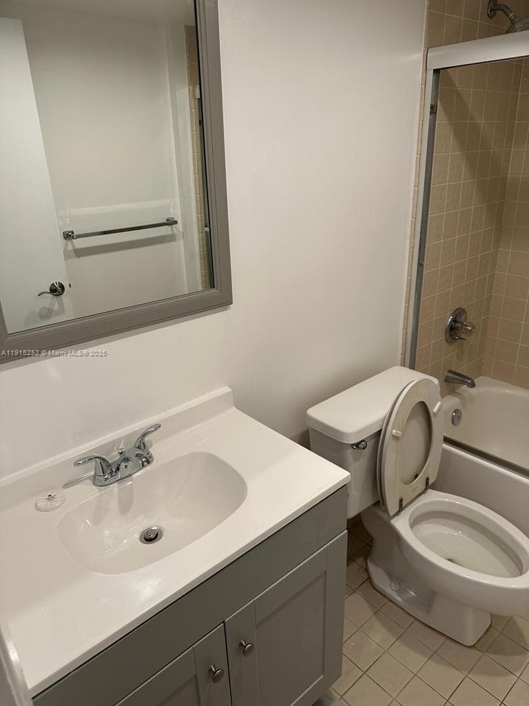 1621 Collins Ave 505 photo 11