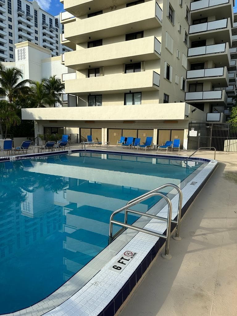 1621 Collins Ave 505 photo 4