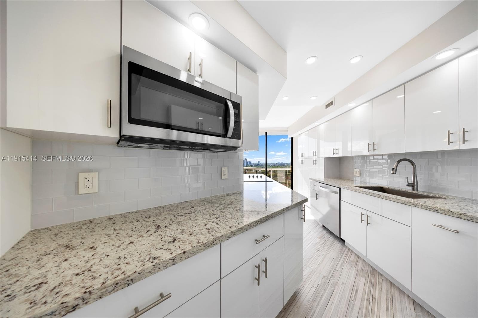 3610 Yacht Club Dr 1409 photo 13
