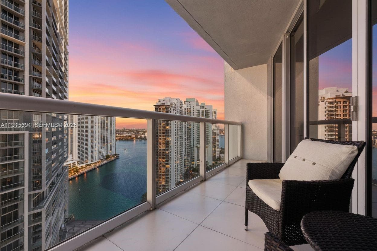 495 Brickell Ave 2206 photo 1
