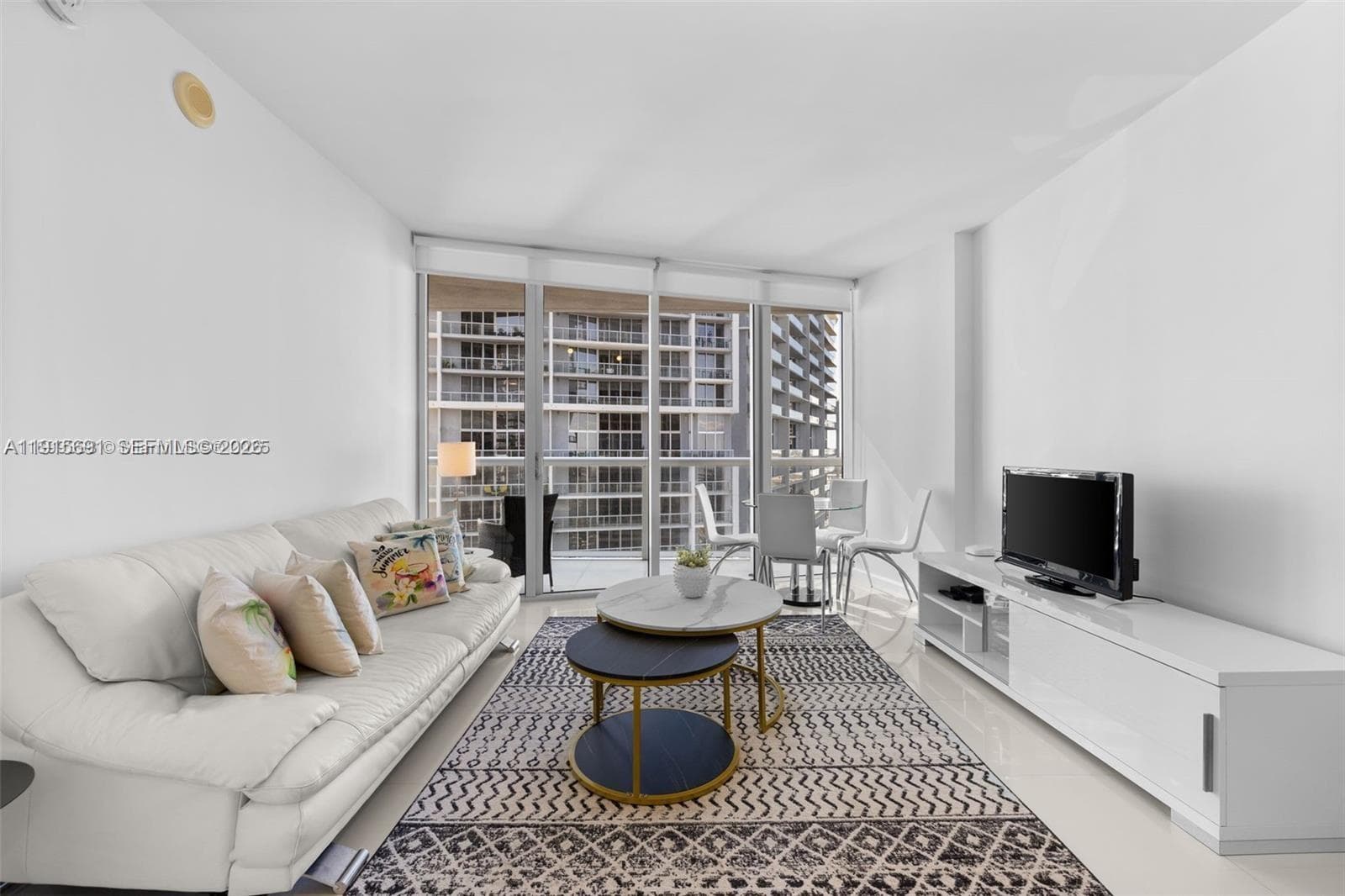 495 Brickell Ave 2206 photo 5