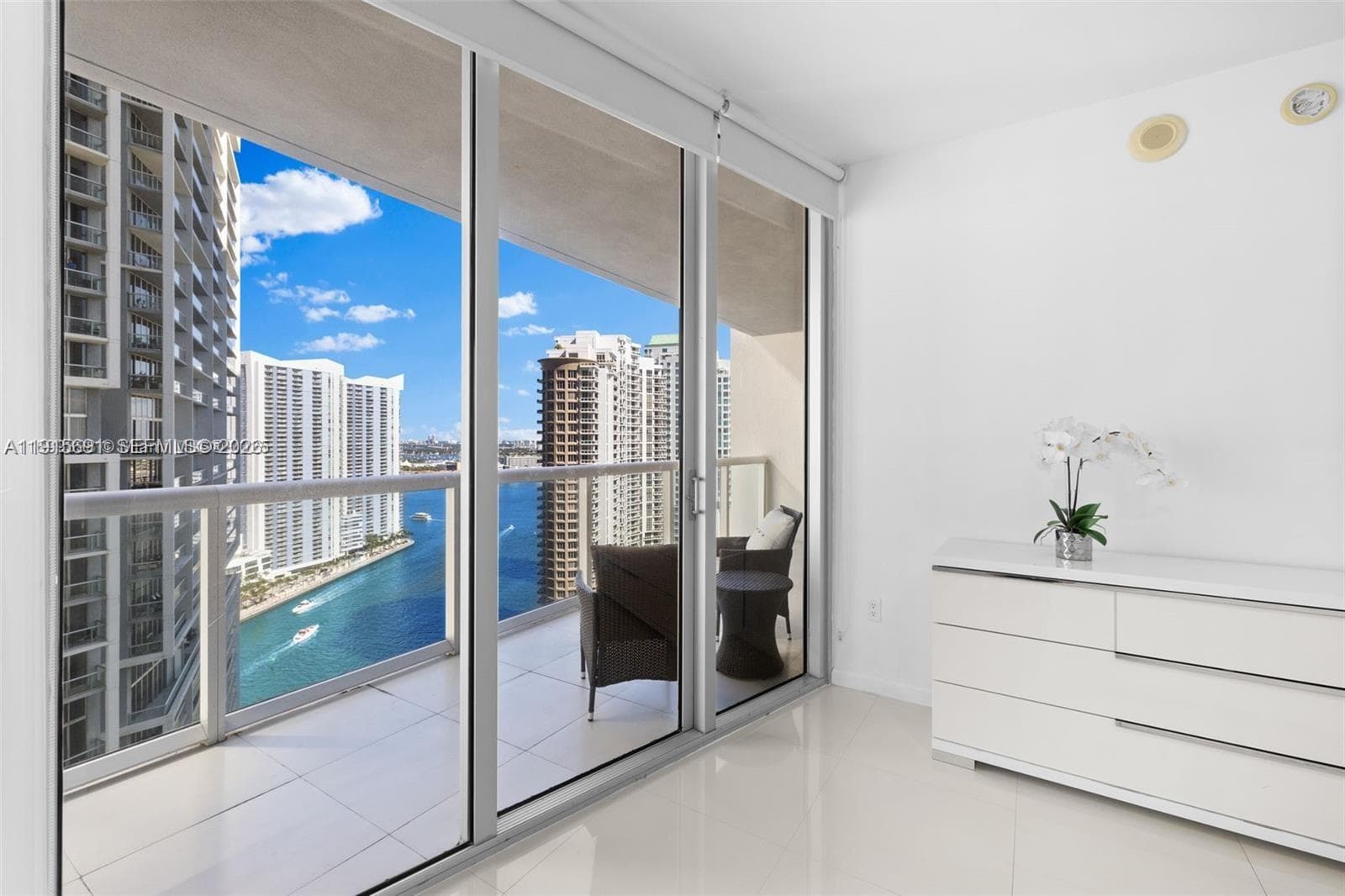 495 Brickell Ave 2206 photo 11