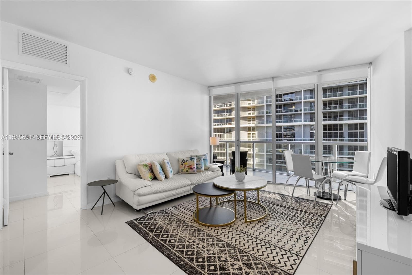 495 Brickell Ave 2206 photo 4