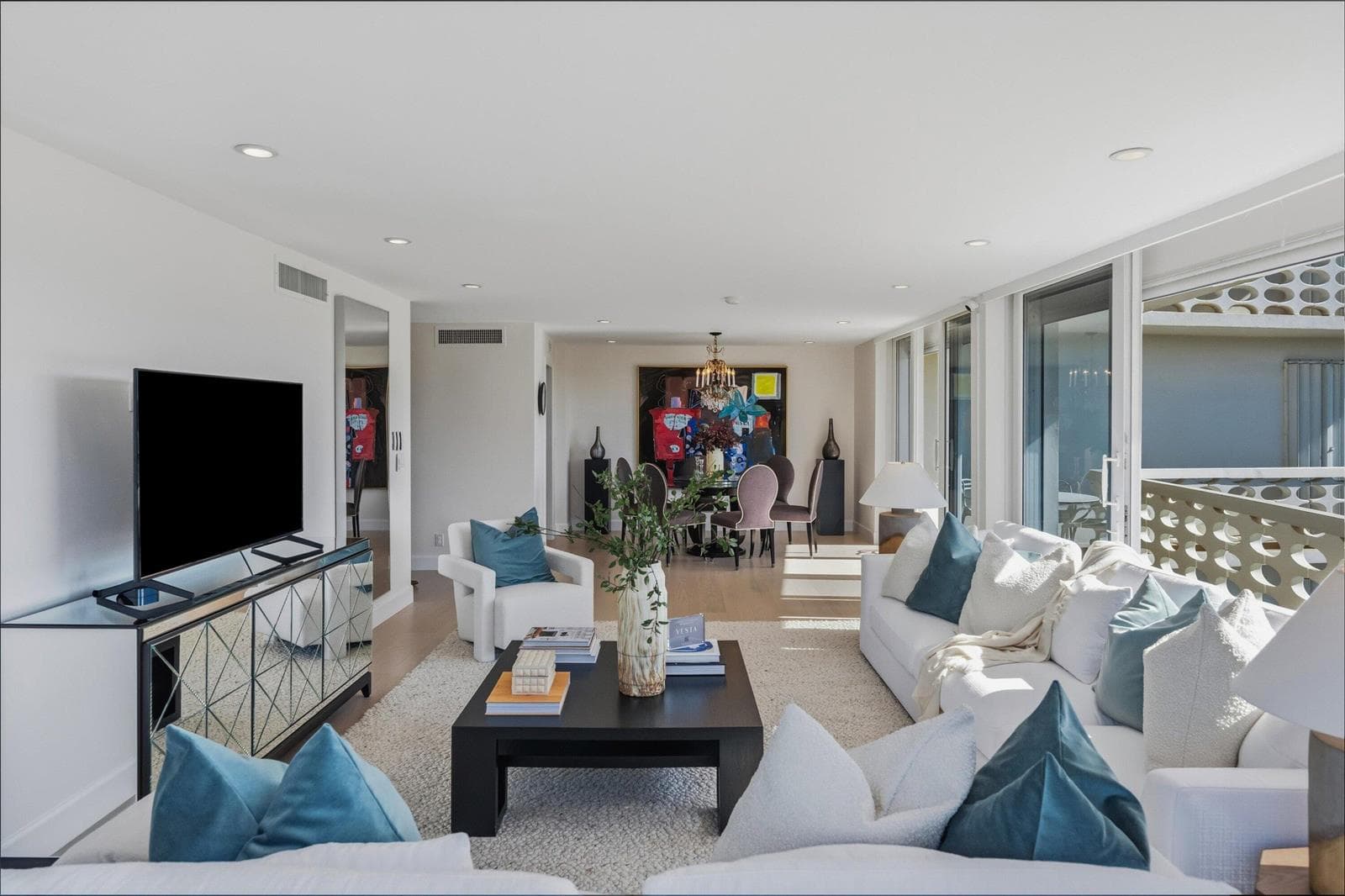 100 Sunrise Avenue 520/521 photo 6