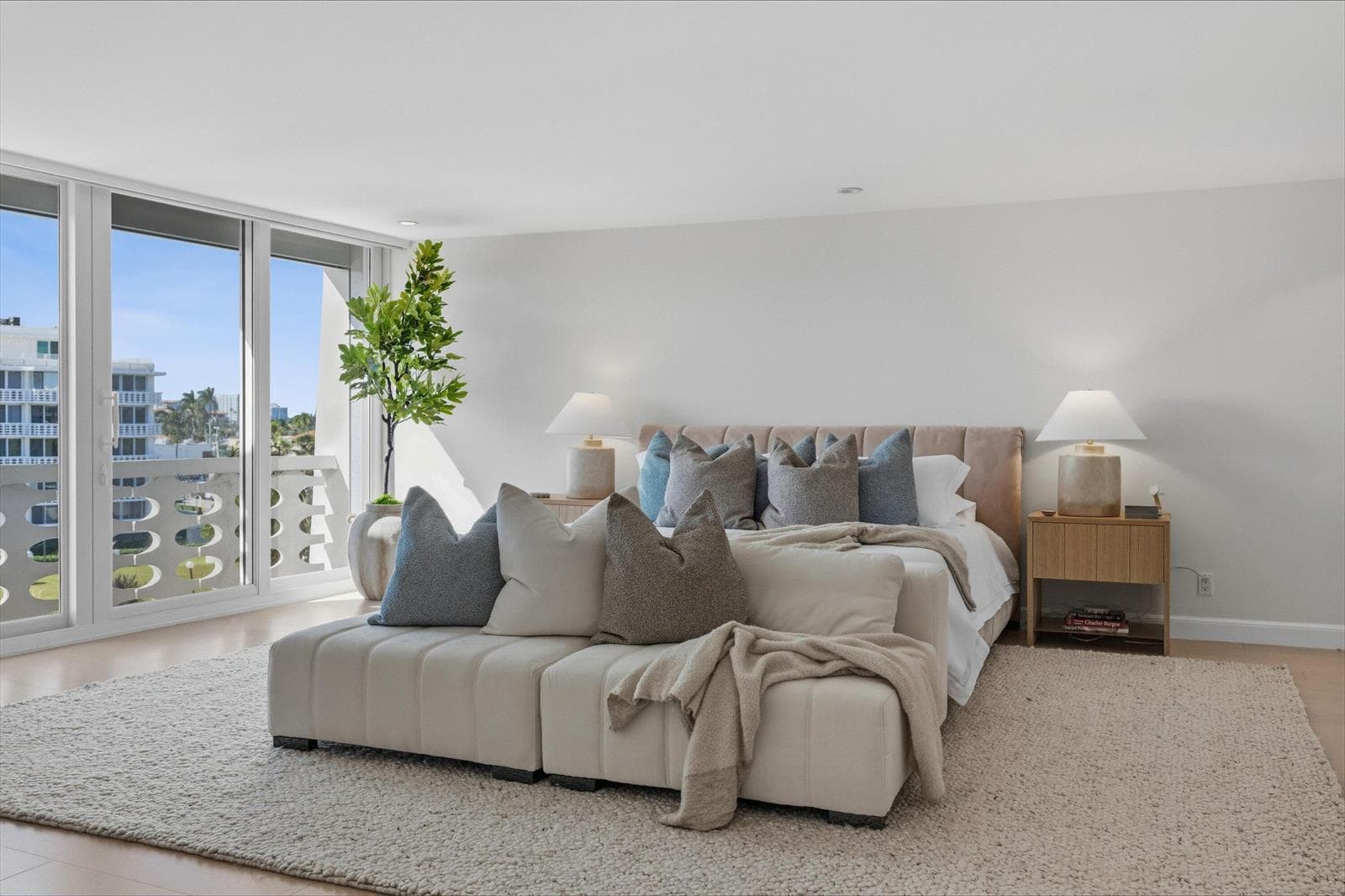 100 Sunrise Avenue 520/521 photo 13
