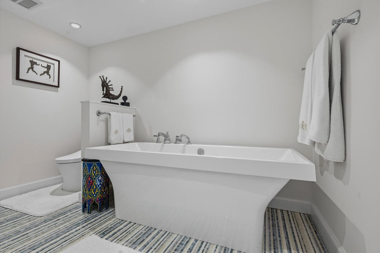 100 Sunrise Avenue 520/521 photo 17
