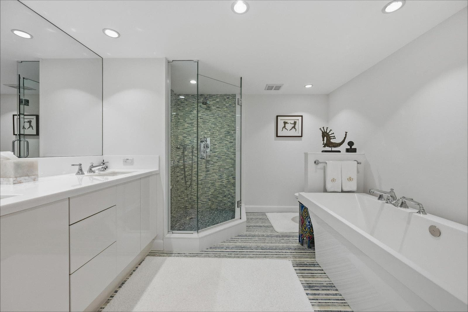 100 Sunrise Avenue 520/521 photo 16