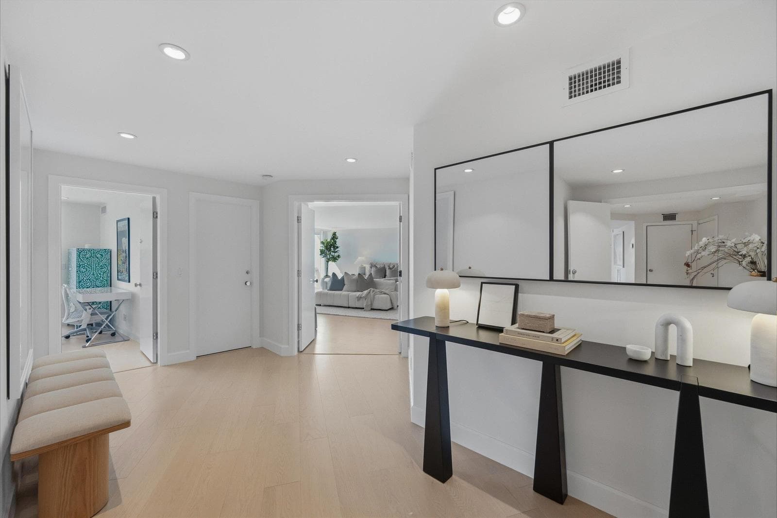 100 Sunrise Avenue 520/521 photo 12