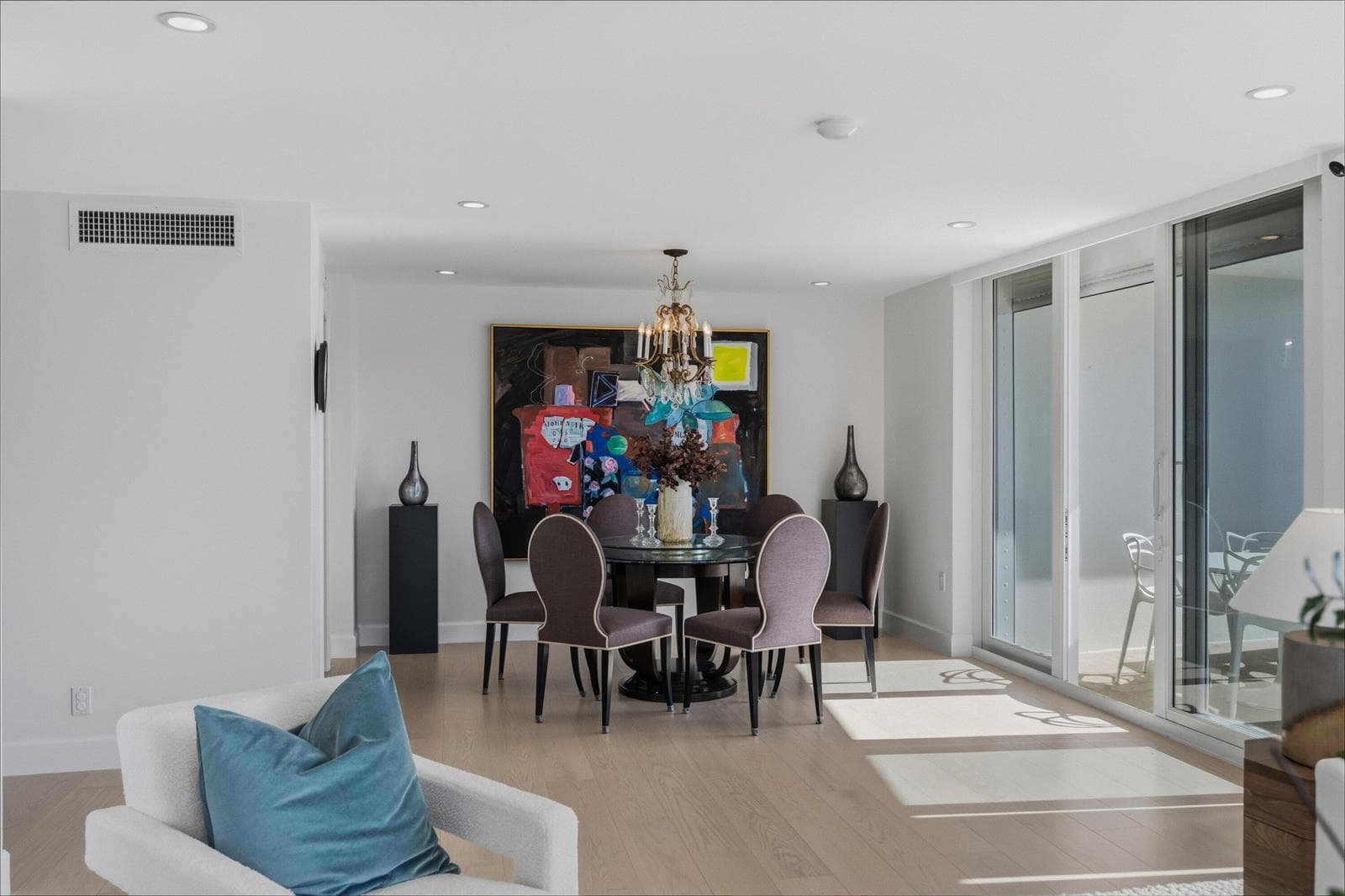 100 Sunrise Avenue 520/521 photo 7