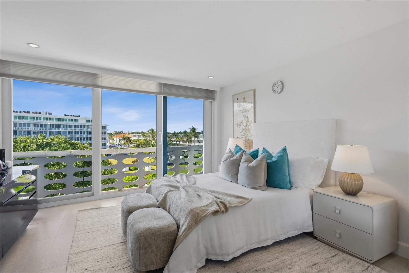 100 Sunrise Avenue 520/521 photo 20