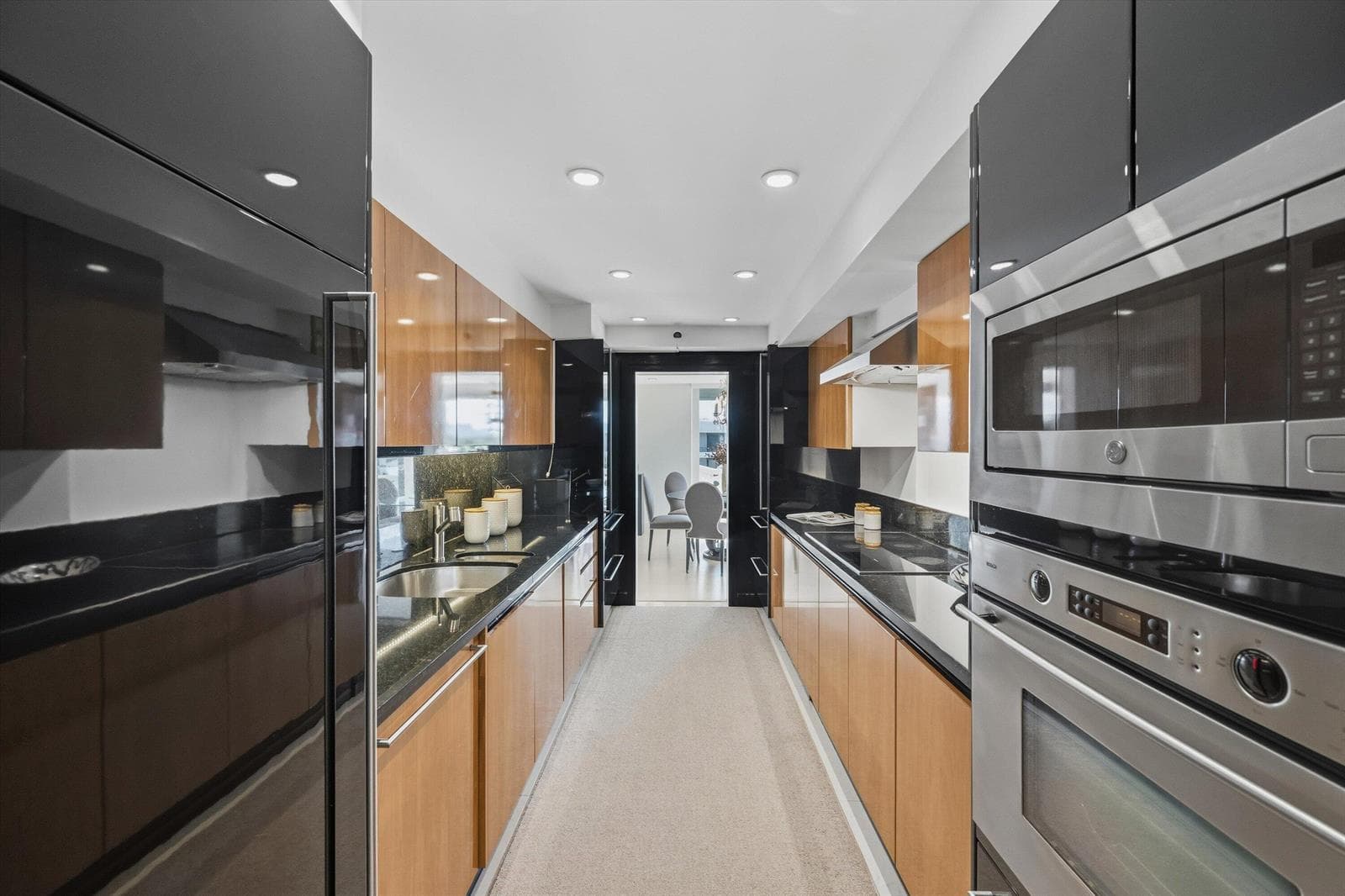 100 Sunrise Avenue 520/521 photo 10
