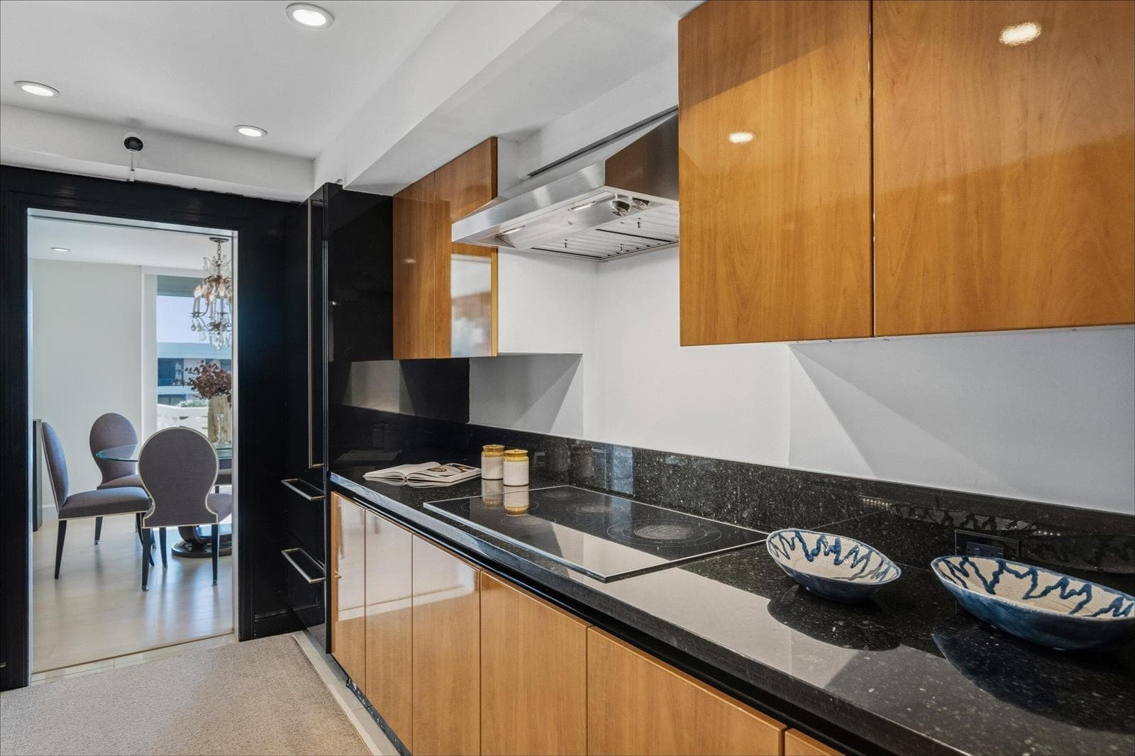 100 Sunrise Avenue 520/521 photo 11