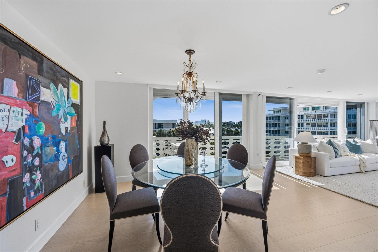 100 Sunrise Avenue 520/521 photo 8