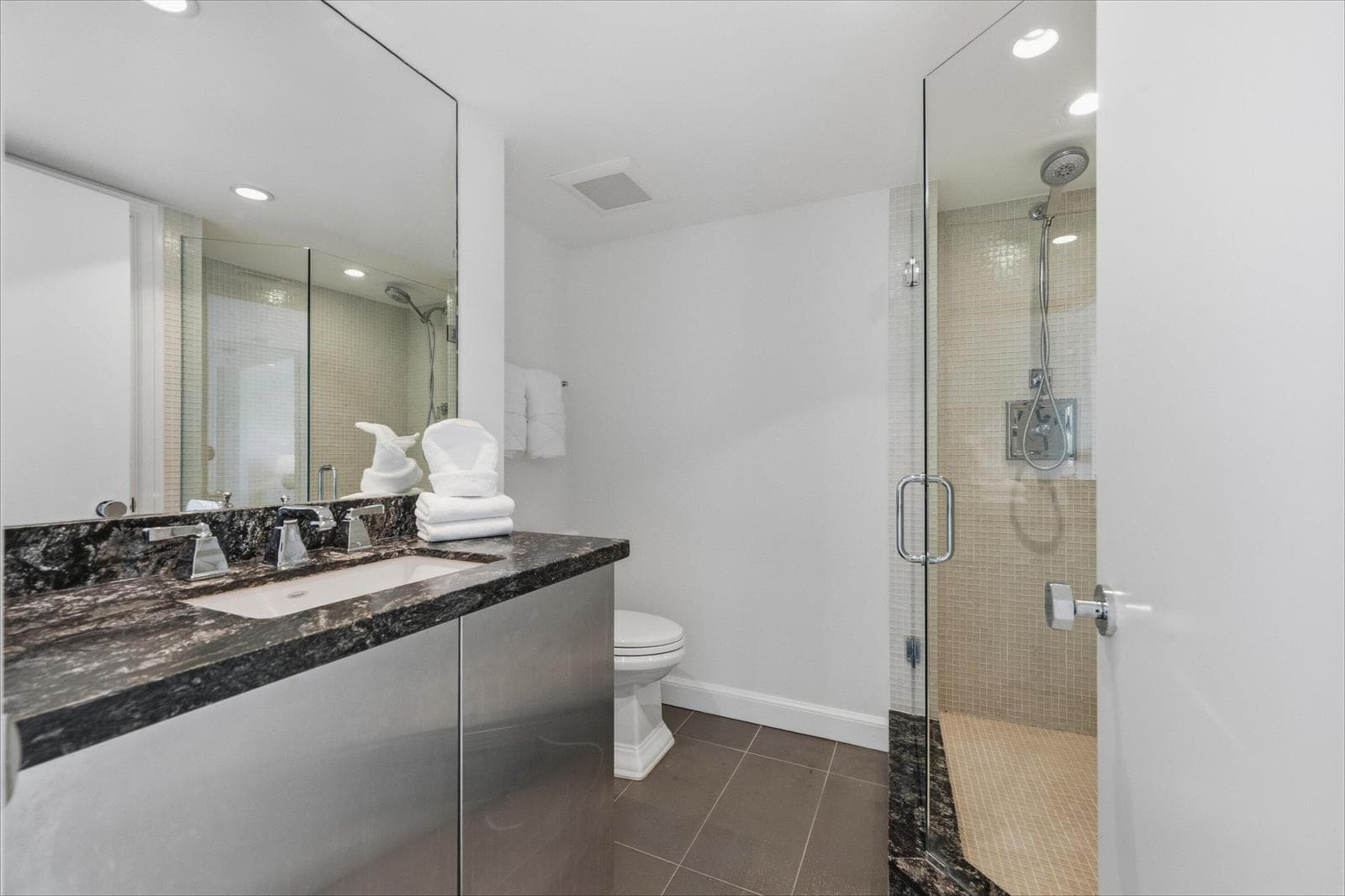 100 Sunrise Avenue 520/521 photo 21