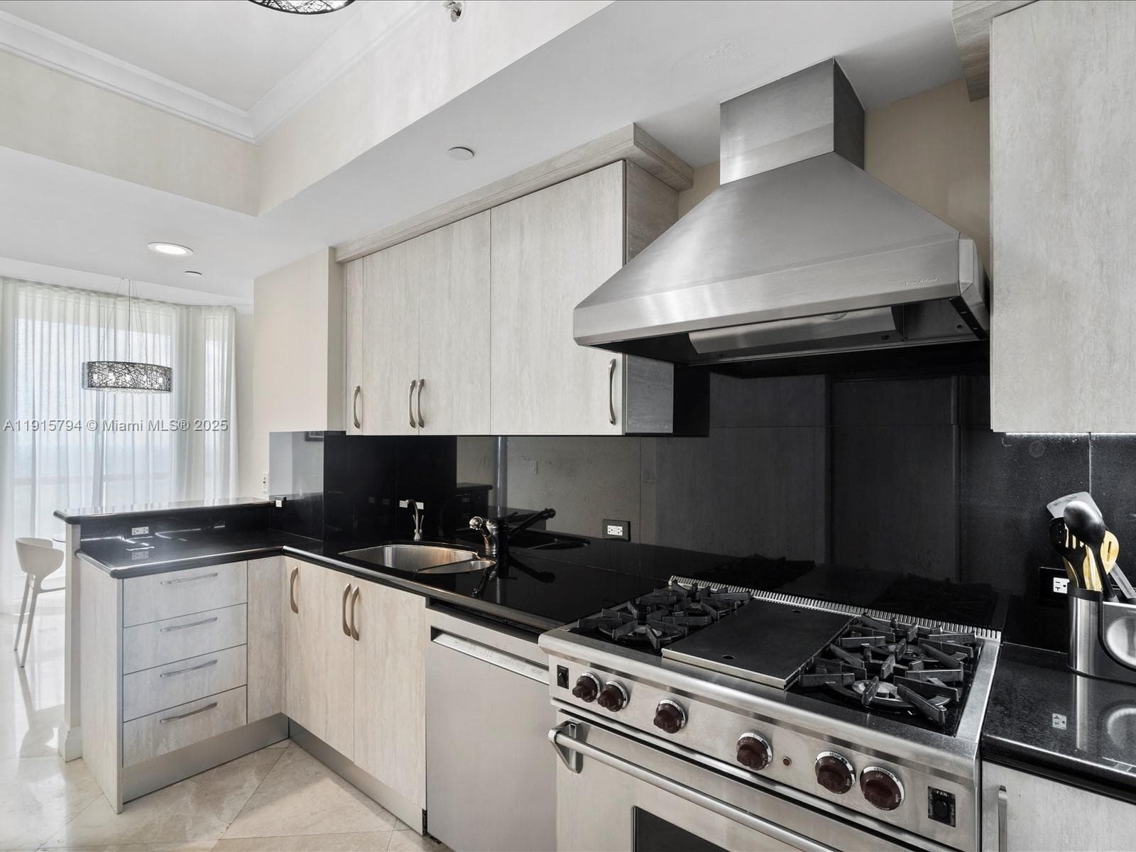 17875 Collins Ave 3305 photo 7