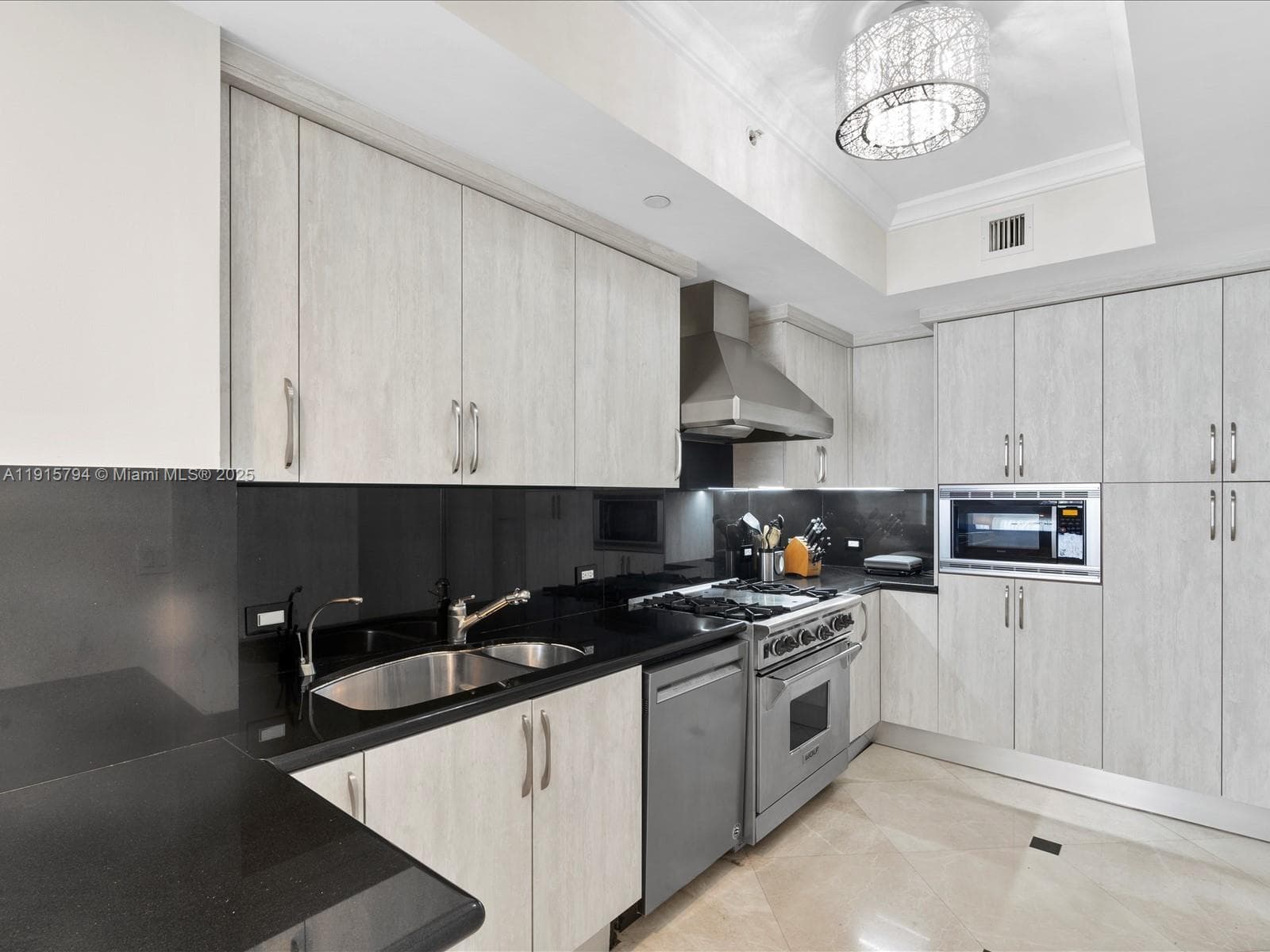 17875 Collins Ave 3305 photo 9