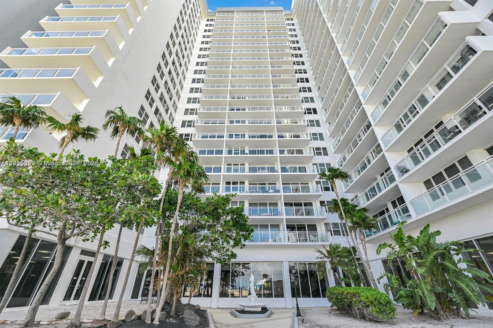2030 Ocean Dr 521 photo 17