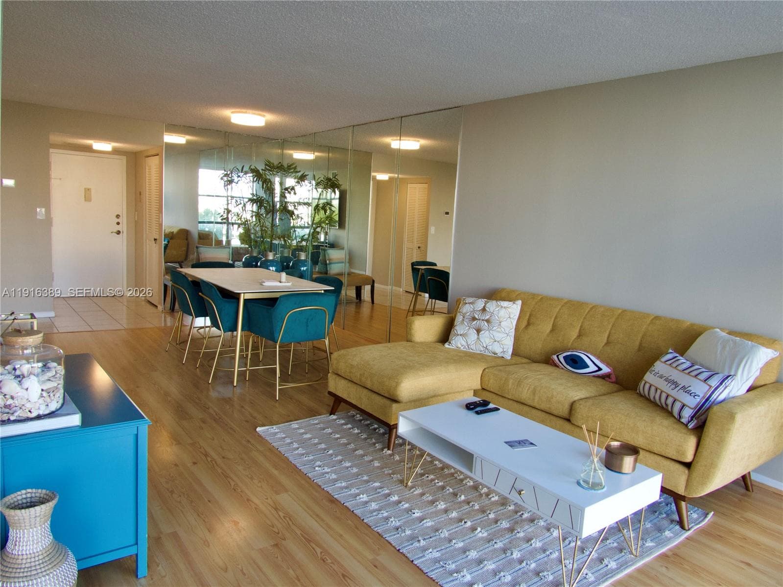 800 Parkview Dr 402 photo 2