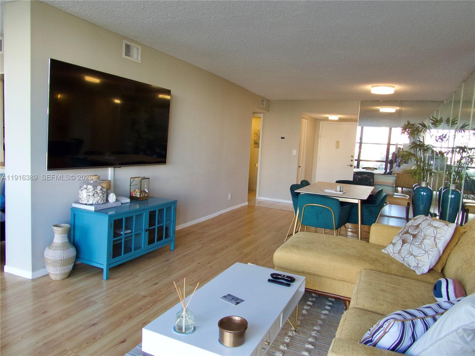800 Parkview Dr 402 photo 3
