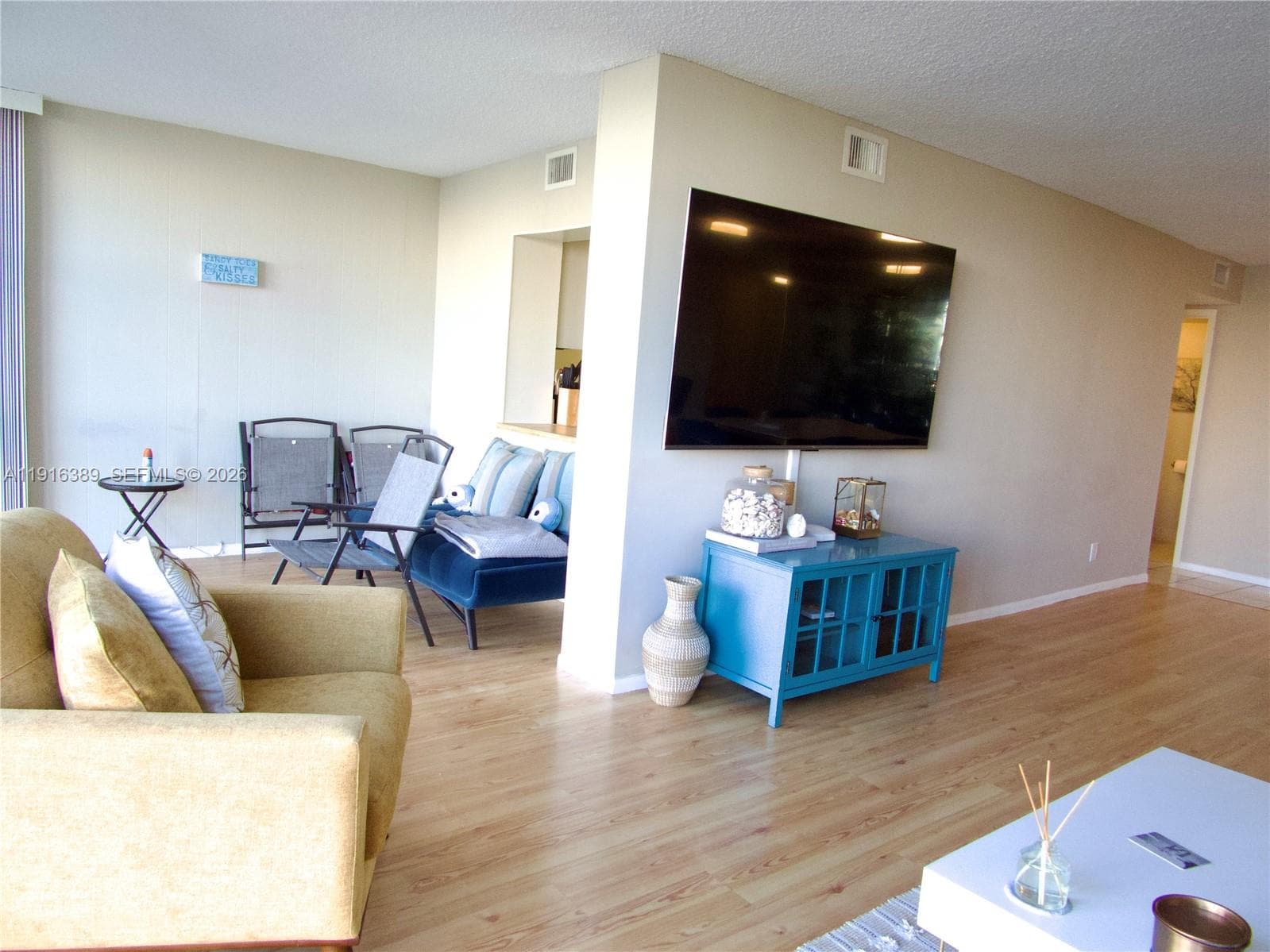 800 Parkview Dr 402 photo 4
