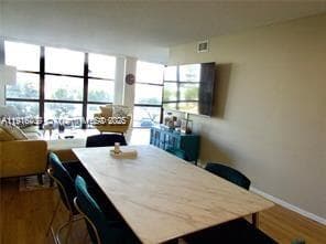 800 Parkview Dr 402 photo 6