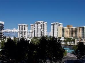 800 Parkview Dr 402 photo 13