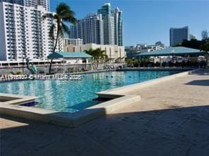 800 Parkview Dr 402 photo 17