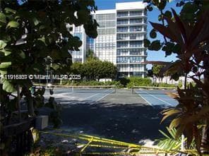 800 Parkview Dr 402 photo 19