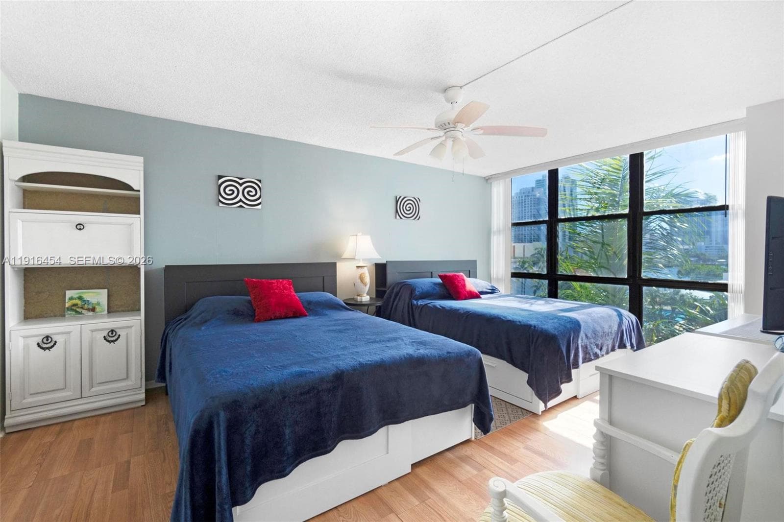 1000 Parkview Dr 518 photo 7