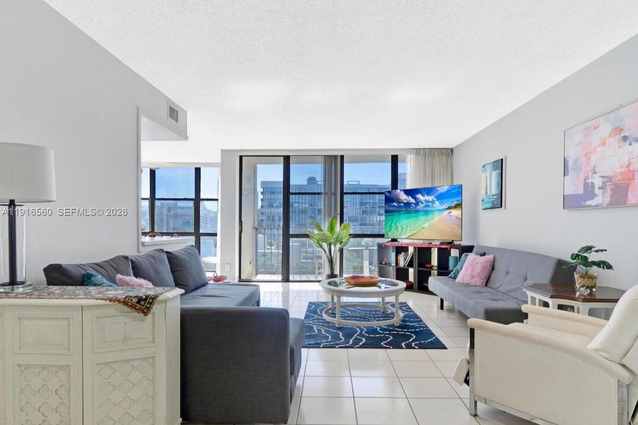 1000 Parkview Dr 518 photo 13