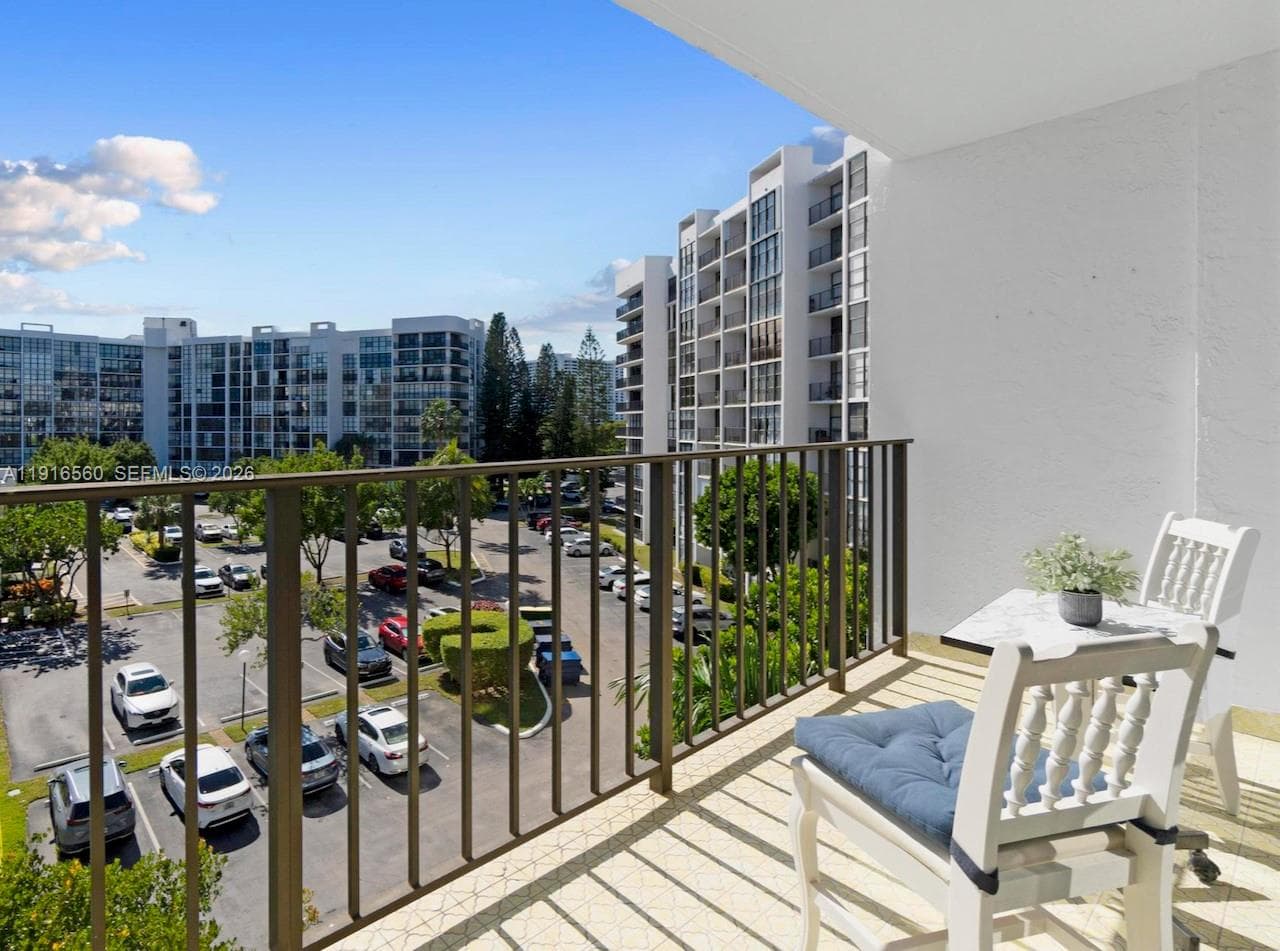 1000 Parkview Dr 518 photo 19