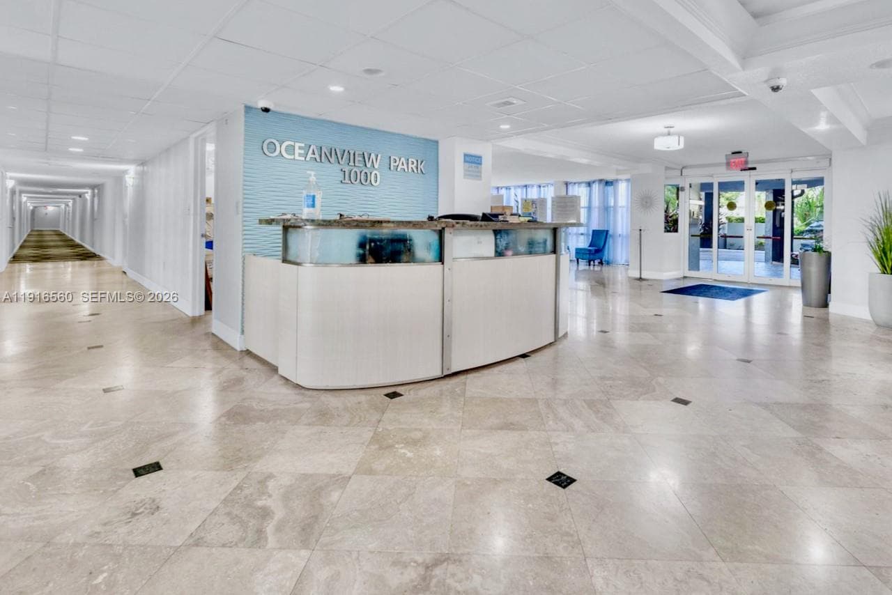 1000 Parkview Dr 518 photo 21