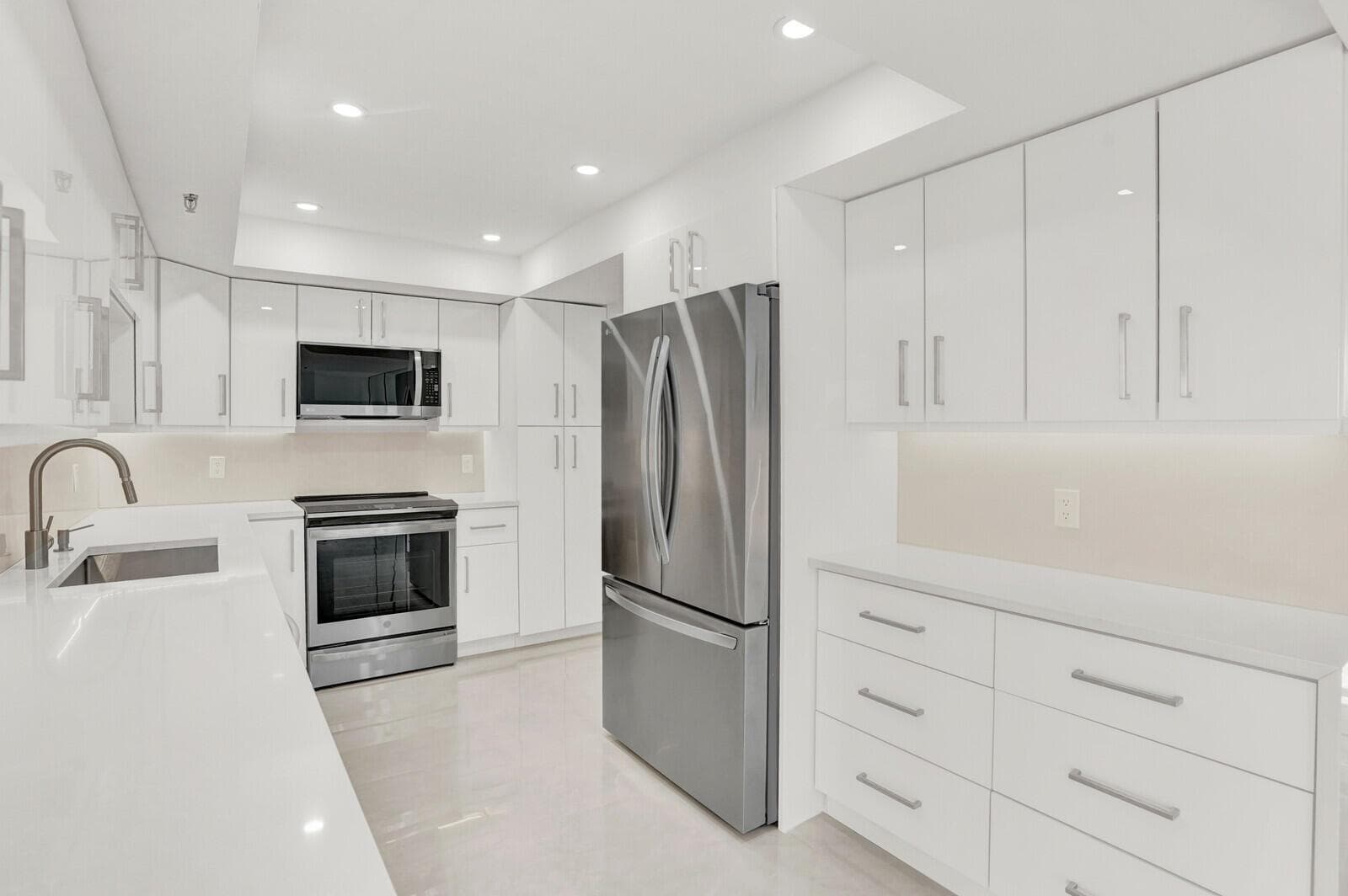 2697 N Ocean Boulevard F-604 photo 17