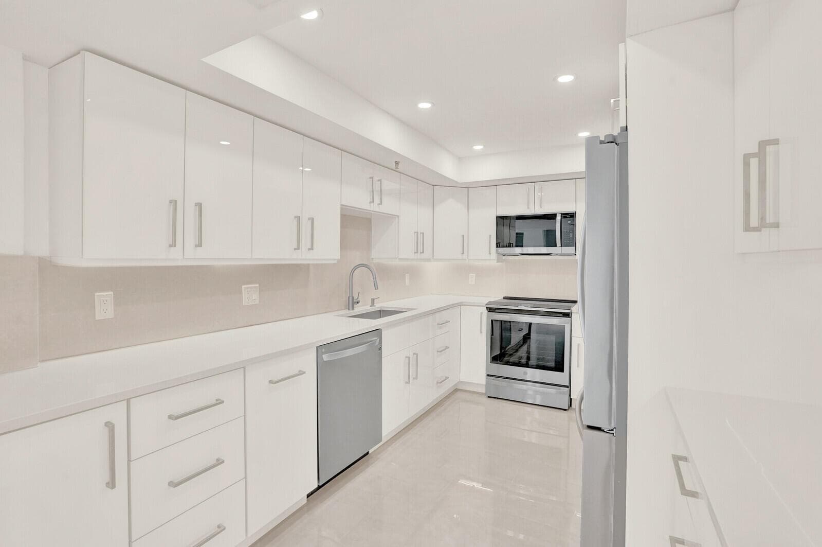 2697 N Ocean Boulevard F-604 photo 18