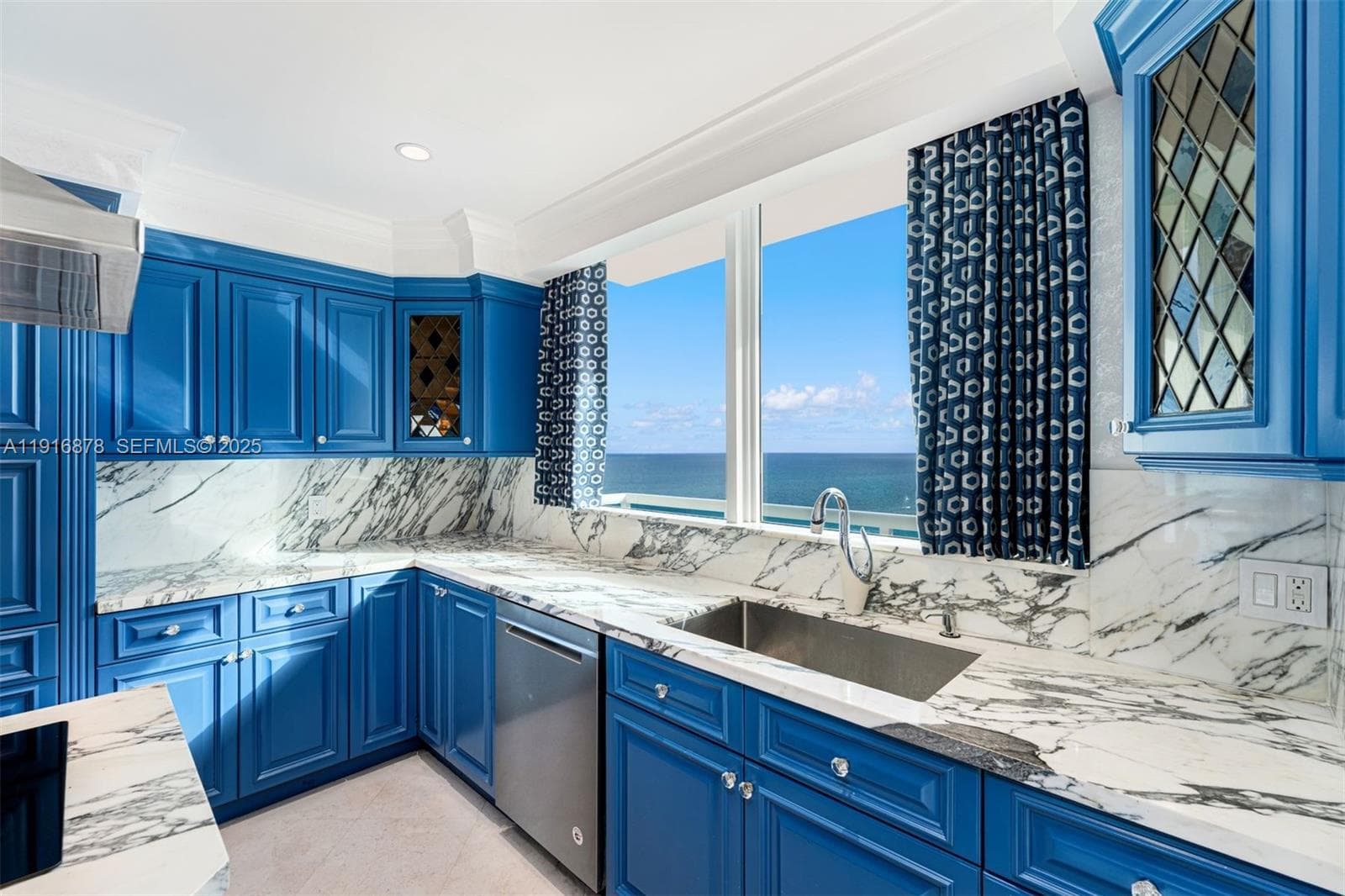 5025 Collins Ave PH-1 photo 12