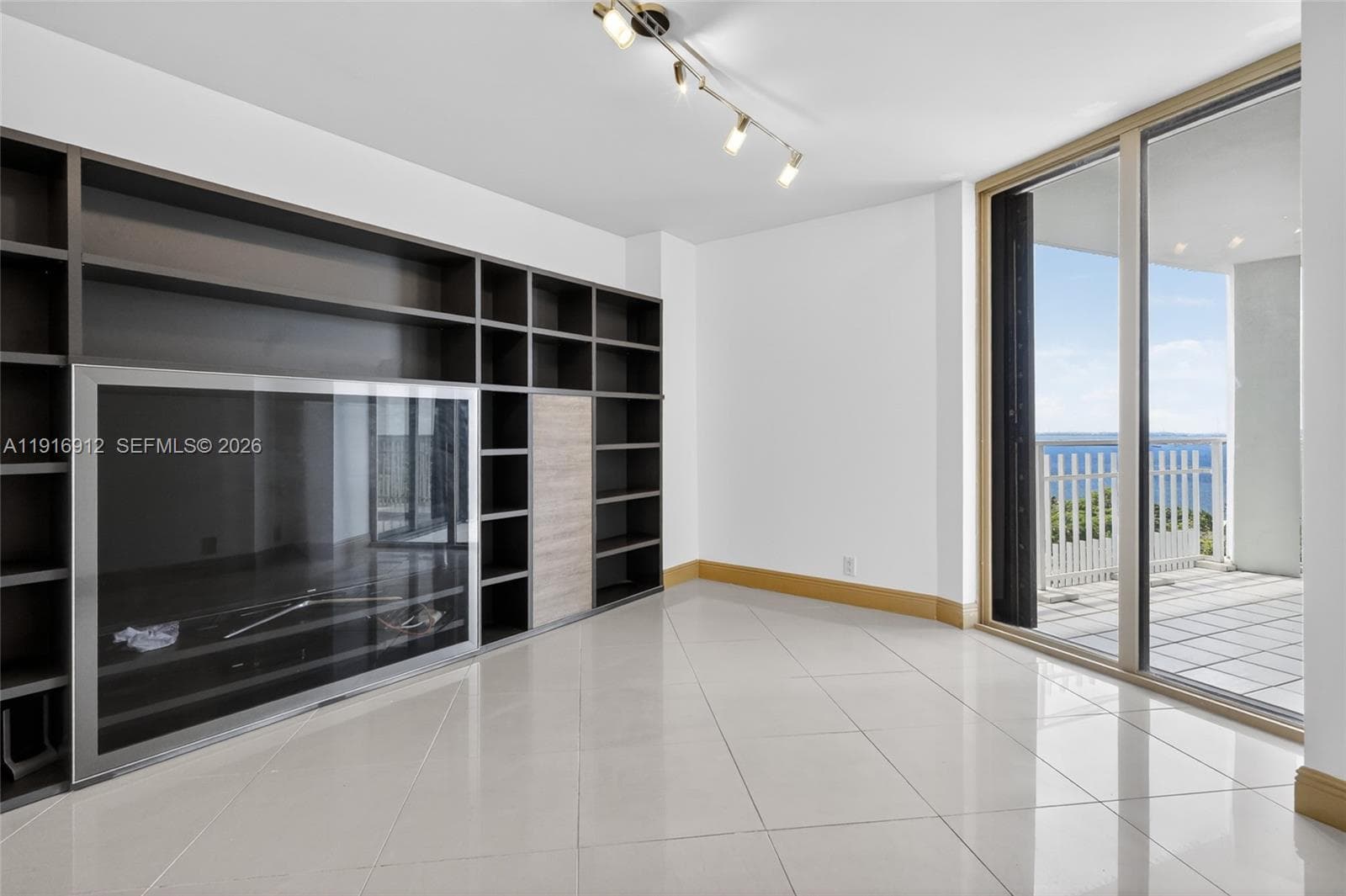 4000 Towerside Ter 1612 photo 21