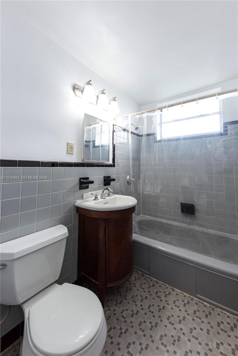 1255 Marseille Dr 125 photo 14