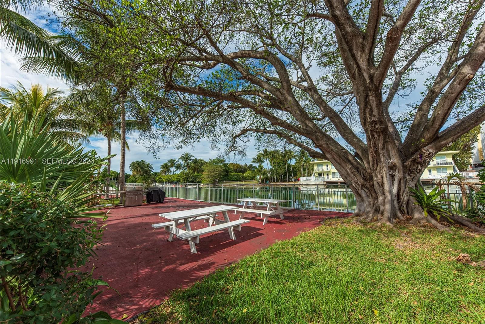 1255 Marseille Dr 125 photo 18